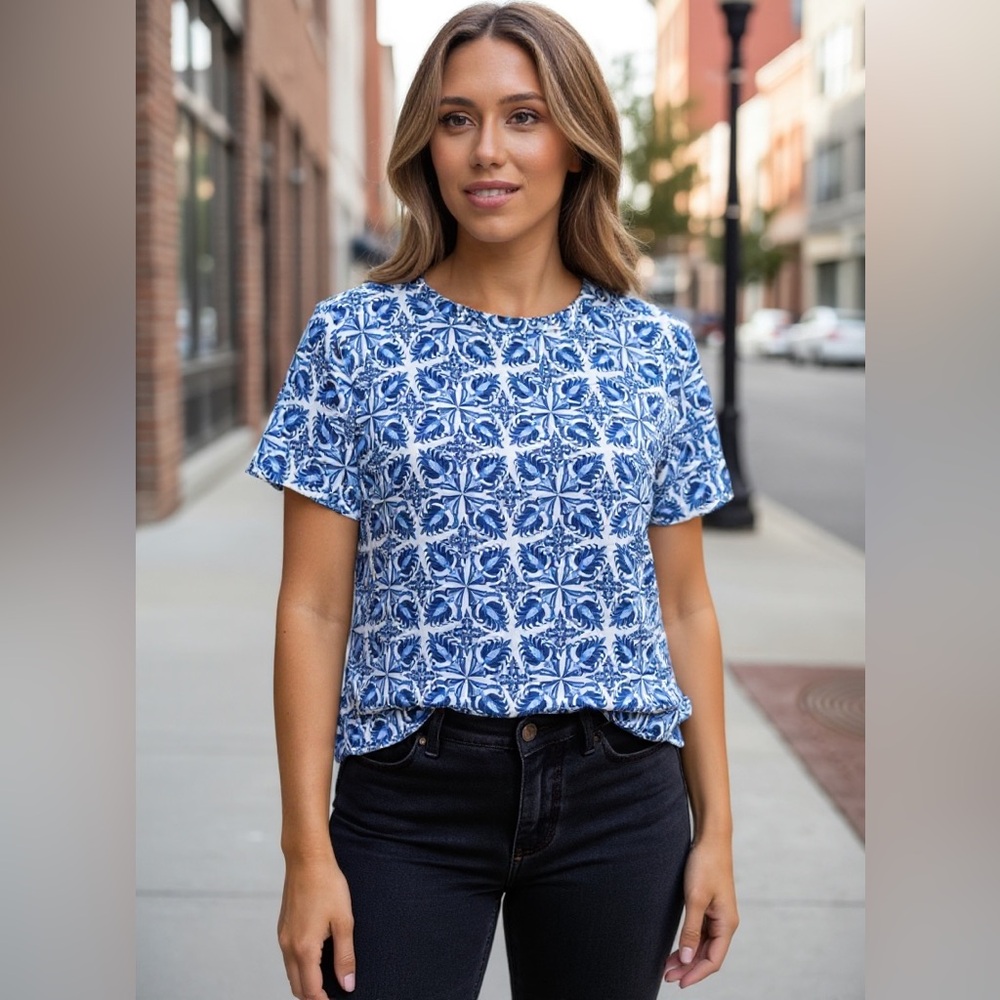 LOFT Blue and White Tile Print Short Sleeve blouse